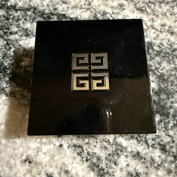 Givenchy Face Powder Palette - voile rose. New without box .14oz! - Picture 8 of 8